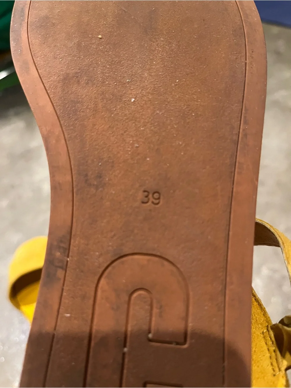 Camper stylish yellow